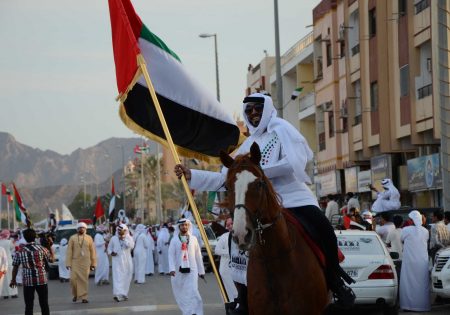  أهالي دبا يحتفلون باليوم الوطني ورفع علم دولة الامارات العربية المتحدة 