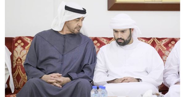 رئيس الدولة يقدم واجب العزاء في وفاة السيد أحمد الهاشمي 6 %D8%B1%D8%A6%D9%8A%D8%B3 %D8%A7%D9%84%D8%AF%D9%88%D9%84%D8%A91 2