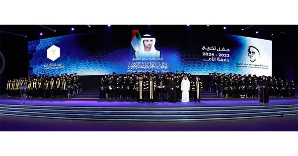 لطيفة بنت محمد تشهد حفل تخريج جامعة دبي الطبية لـ 220 طالبة 4 %D9%84%D8%B7%D9%8A%D9%81%D8%A9 %D8%A8%D9%86%D8%AA %D9%85%D8%AD%D9%85%D8%AF 1